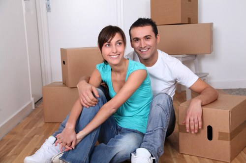 Selection of strong moving boxes and packing materials in Pinner
